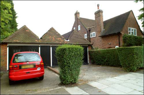 16 Meadway garages